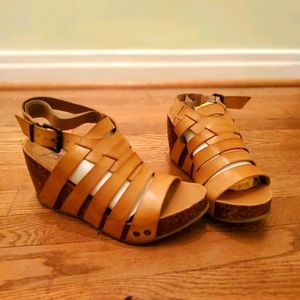 Blowfish tan wedge sandals